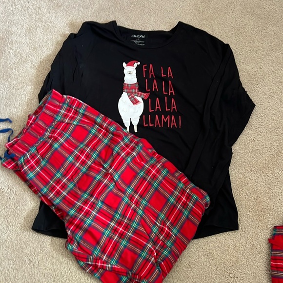 North Pole trading woman’s Fa La La La LLama PJ’s - Picture 1 of 3